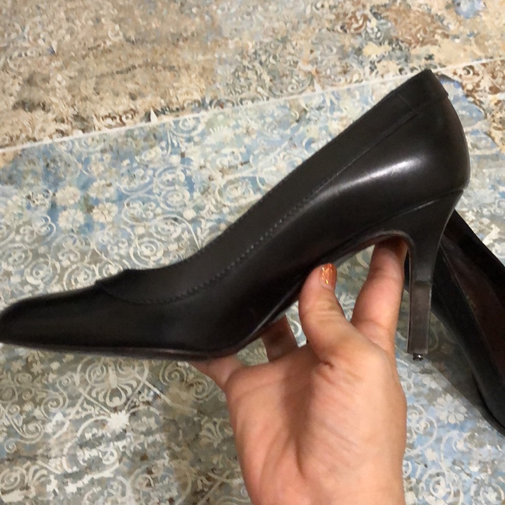 Classy Chanel shoes - Picture 4 of 10
